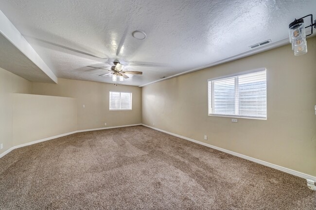 Building Photo - 5056 W Rock Ridge Ln