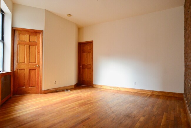 Foto del edificio - 312 W 48th St