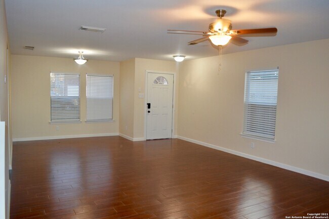 Foto del edificio - 6667 Beech Trail Dr