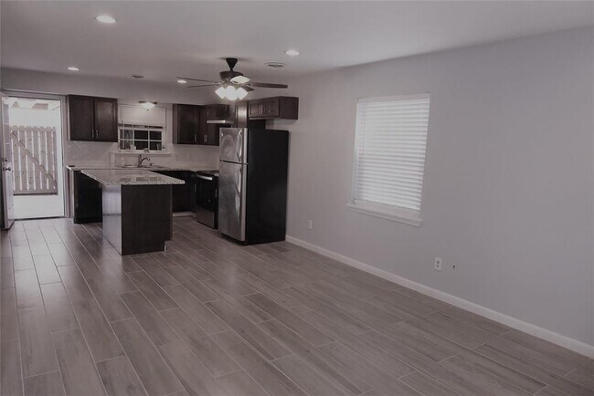 Foto del edificio - 9775 Pine Lake Dr