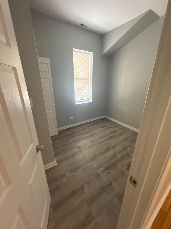 Building Photo - 7314 S Kenwood Ave