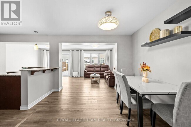 Photo du bâtiment - 708 Mayfly Cres