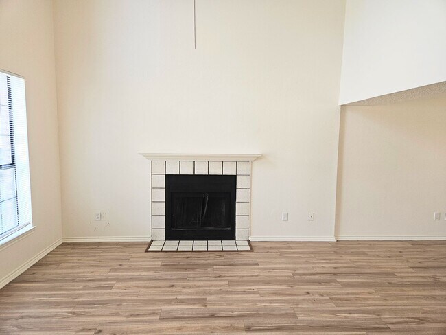 Building Photo - Nice 2 Story Home in Arlington ISD