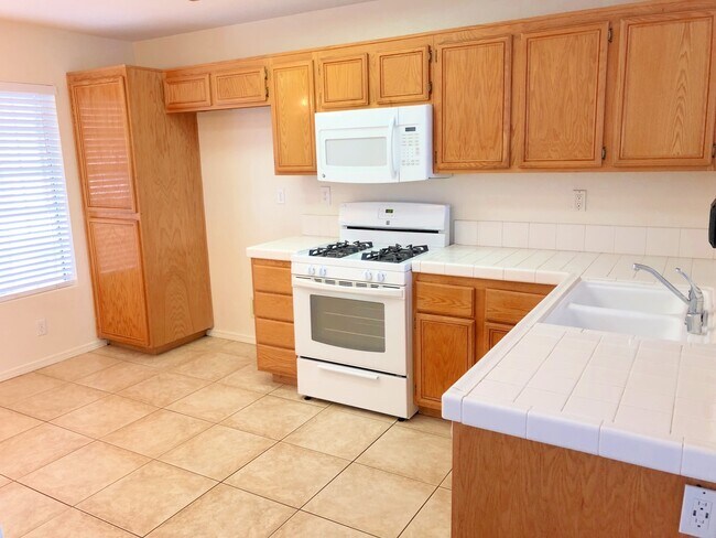 Building Photo - Mission Grove Gated Community