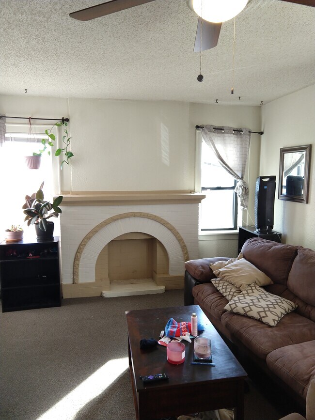 Living room - 2601 N Walker Ave