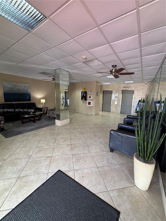 Foto del edificio - 900 NE 18th Ave