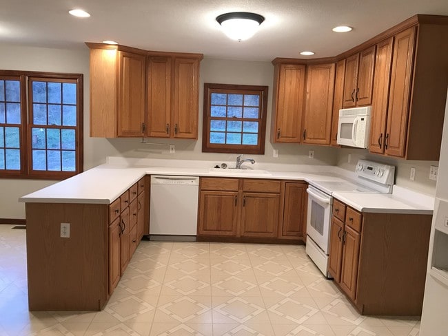 Building Photo - 7700 S High Point Ln