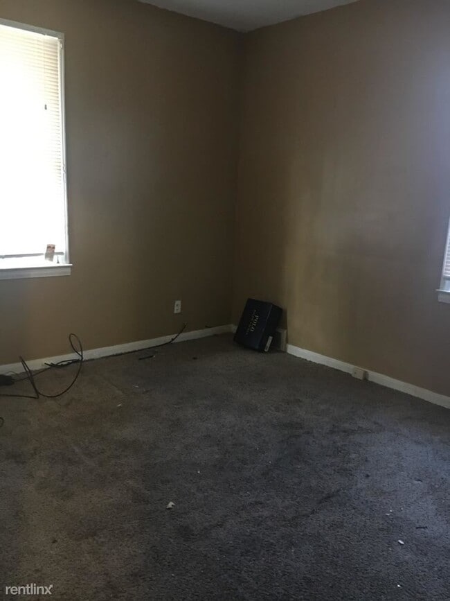 Building Photo - 3 br, 1 bath House - 8055 Strathmoor St