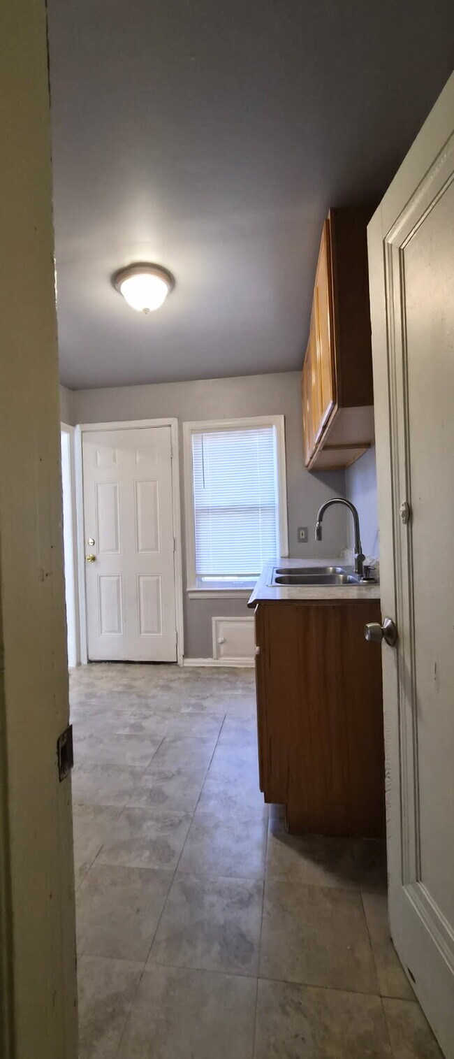 Foto del edificio - 14234 Curtis St