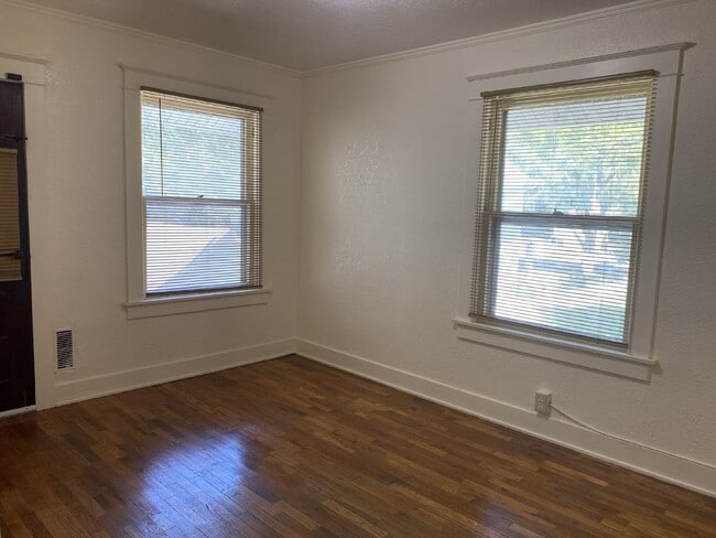 Foto del edificio - 908 SW 12th St
