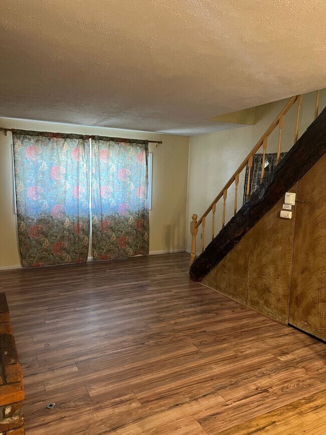 Foto del edificio - 23898 Pioneer Camp Rd