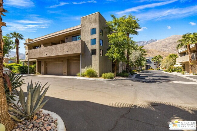 Building Photo - 930 E Palm Canyon Dr