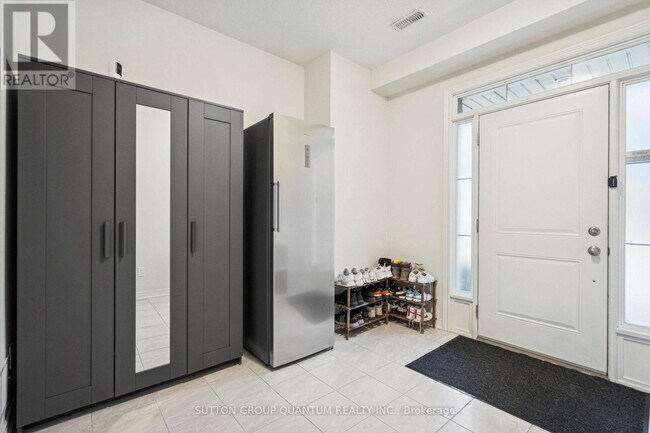 Photo du bâtiment - 18 Lakeshore Dr