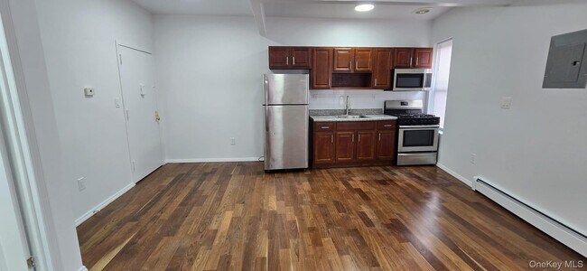 Building Photo - 60 W 184th St