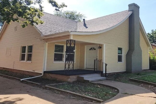 Building Photo - 1123 W Kansas Ave
