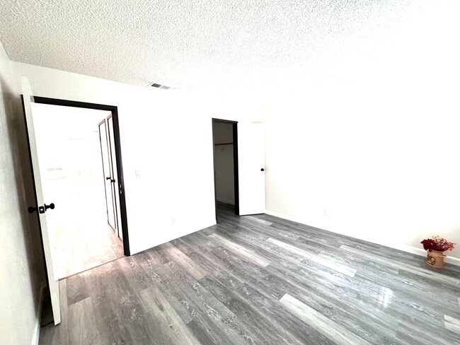 Foto del edificio - FULLY REMODELED * 1 BED / 1 BATH