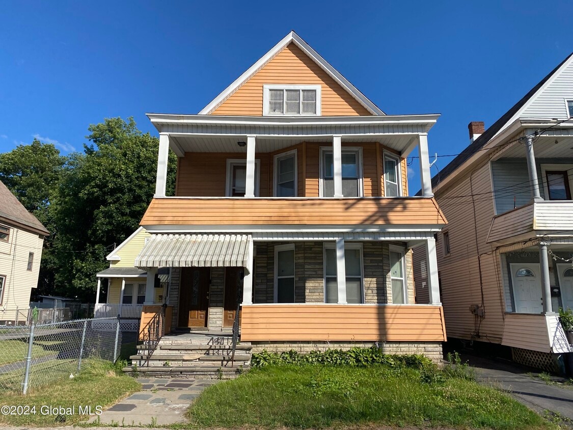 106 McClellan St, Schenectady, NY 12304 Room for Rent in Schenectady, NY