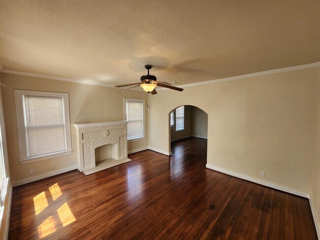 Building Photo - 2805 Cleburne St