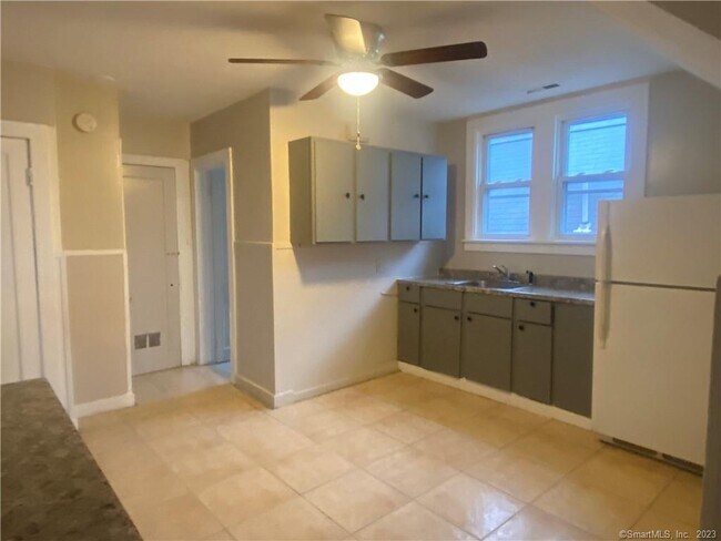Foto del edificio - 162 Gilbert Ave