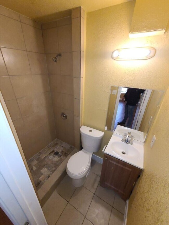Foto del edificio - Single Family Home Available 76119