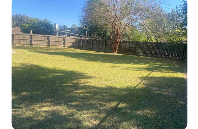 Building Photo - 1919 Saddle Brook Dr