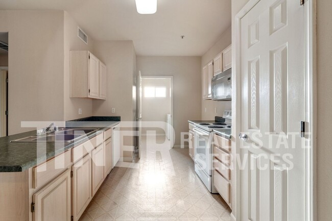 Foto del edificio - Beautiful 1 Bedroom Condo Near Roseville G...