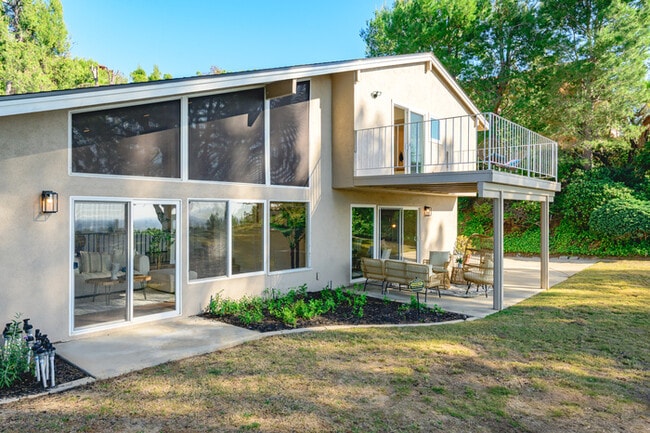 Building Photo - 10961 Limetree Dr