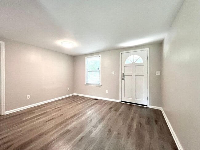 Building Photo - Stunning 4BR/2BA Home in Charlotte!