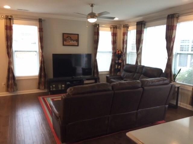 Building Photo - Beautiful home in desirable neighborhood o...