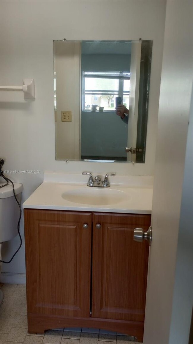 Building Photo - 8060 N Colony Cir