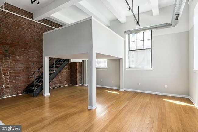 Photo - 1637-39 Poplar St Apartment