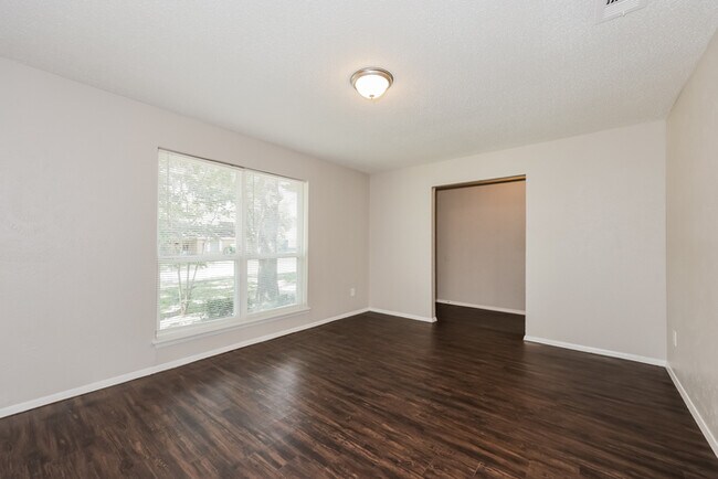 Foto del edificio - 10424 Muskogee Dr