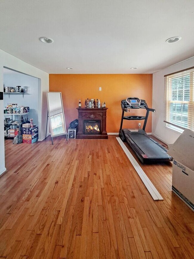 Foto del edificio - Coming Soon! Pet Friendly, Split Level SFH...