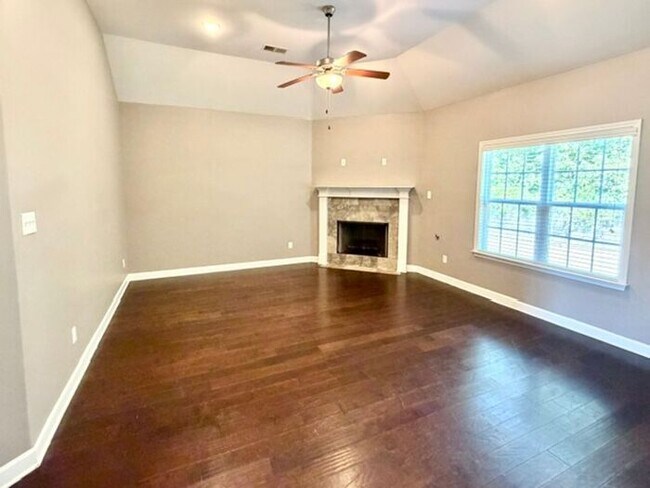 Foto del edificio - Now Leasing a 5 Bedrom 3 Bath Home In Olive Branch
