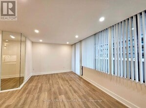 Building Photo - 720 Spadina Ave.