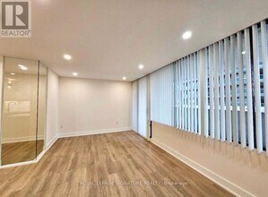 Building Photo - 720 Spadina Ave.