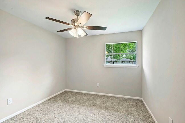 Foto del edificio - 5815 Effingham Dr