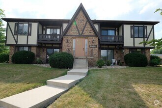 Building Photo - 2009 Tracy Dr