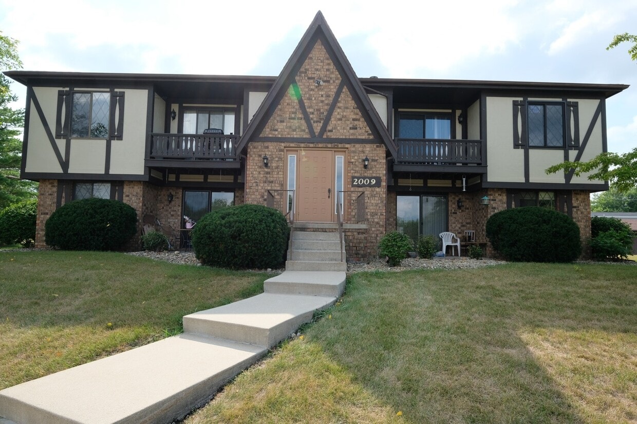 Primary Photo - Full Featured 2 Bed, 2 Bath