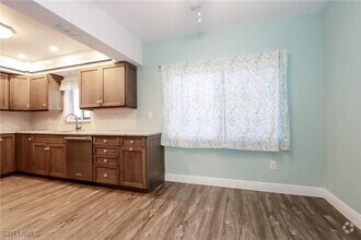 Building Photo - 14801 Park Lake Dr