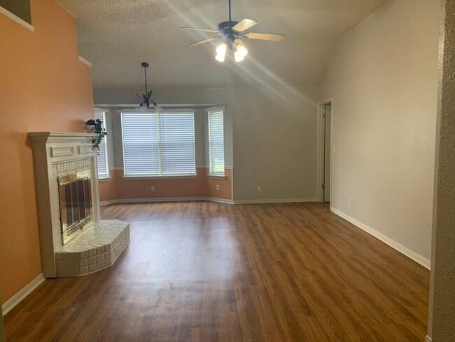 Building Photo - 2503 Marlin Dr