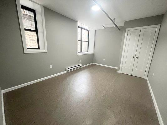 Foto del edificio - 3 bedroom in BRONX NY 10459