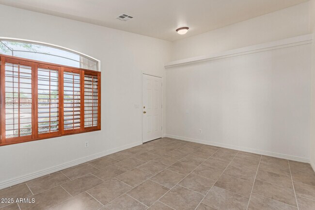 Foto del edificio - 10624 W Apache St