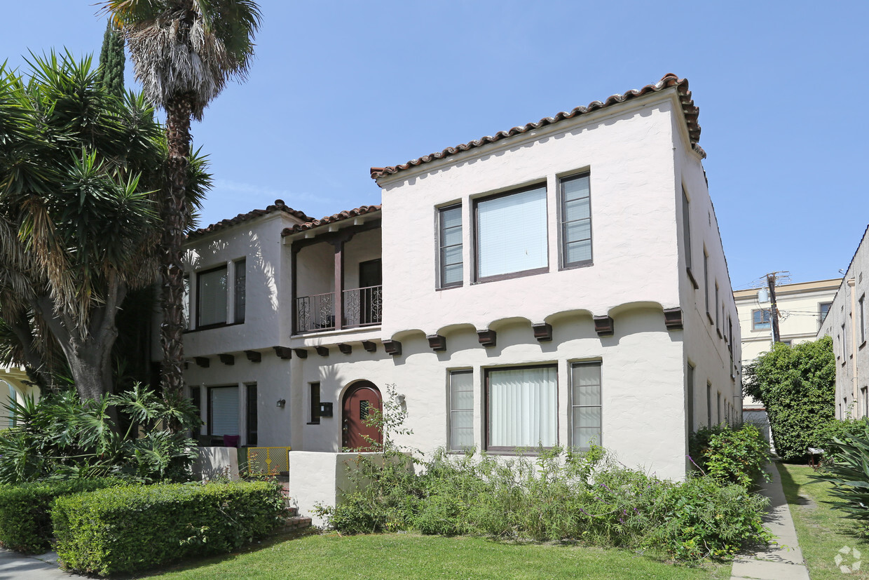 Primary Photo - 137 S Elm Dr