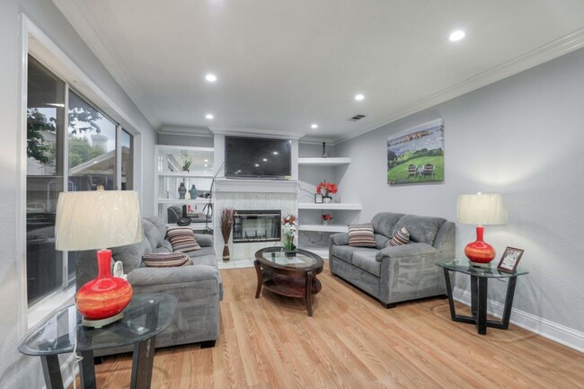 Foto del edificio - Beautiful Bright and Airy 4-Bedroom House ...