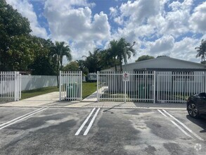 Building Photo - 262 Northwest Dr
