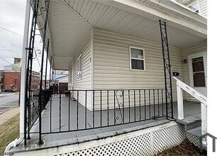 Building Photo - 1092 Longshore Dr