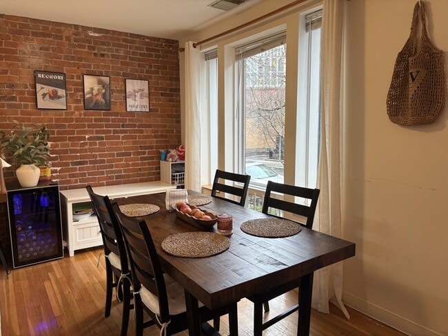 Building Photo - 87 Gainsborough St