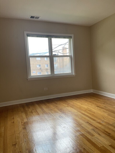 Foto del edificio - 6421 N Damen Ave
