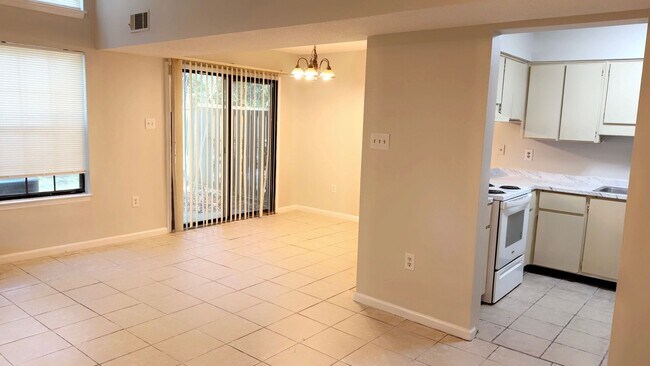 Building Photo - 153 Holland Park Cir
